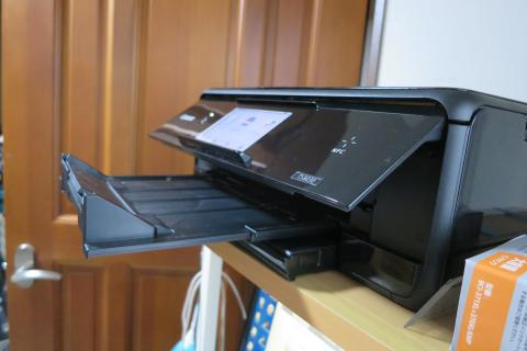 排紙トレイが自動ででてくる
