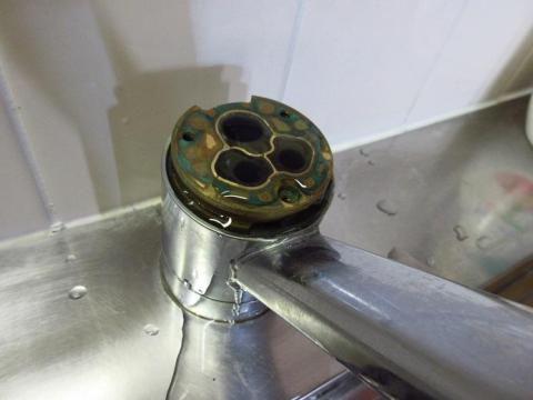 ヘッドパーツを取り外した水栓