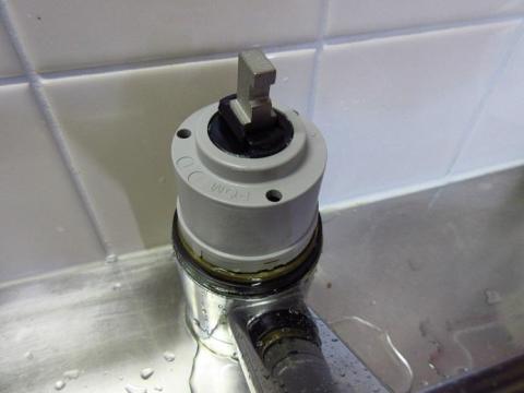 ヘッドパーツをもとの状態に取り付け