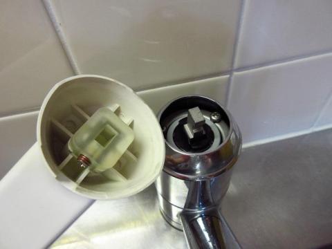 そのほかの部品ももとの状態に取り付ける