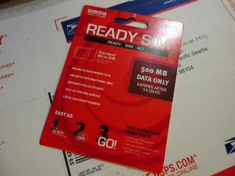 SIMカードが同封されているパッケージ