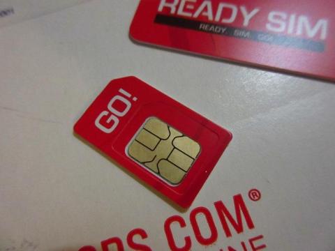 SIMカード本体は通常のSIMとマイクロSIMに対応している