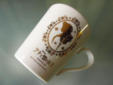 雪と氷の魔力を持つ女王エルサとその妹のアナのシルエットがデザインされている