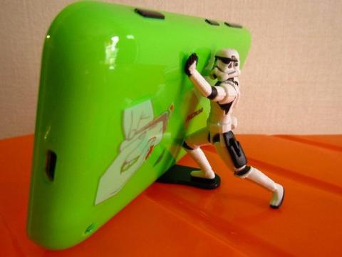 「頼りになるストーム・トルーパー」はスマホスタンドに