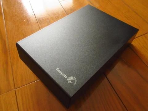 カラーはブラックでプラスティックのボディ