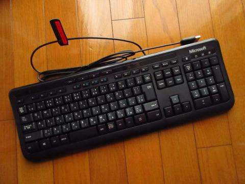 レイアウトはフルキーボードでコンパクトなデザイン
