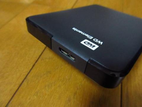 バスパワー対応でインタフェースは USB 3.0 のみ