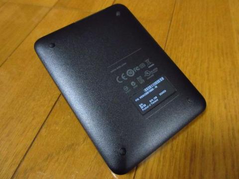 裏面には 4 箇所に滑り止めのあしがついています