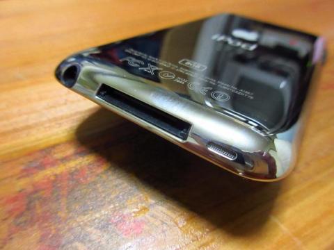 インタフェースは 30 ピン Dock コネクタ