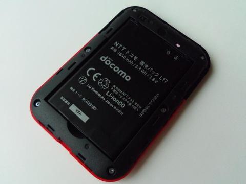 SIM カード装着してバッテリーを装着する