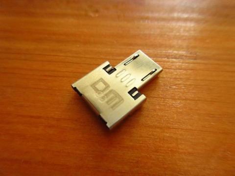 サイズは指先サイズでコンパクト