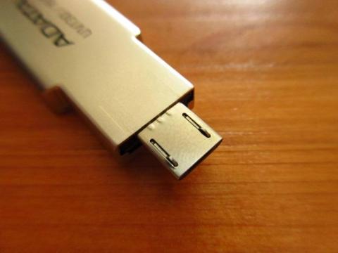 あっという間にUSB A オスが USB マイクロ B オスに変換された