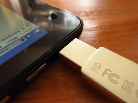 microUSB 端子が備わっているタブレットなどの機器に USB A の機器が直接接続することができるようになる