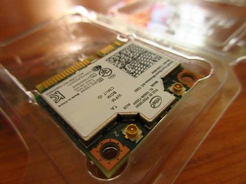 802.11ac、デュアルバンドに対応して Bluetooth にも対応している