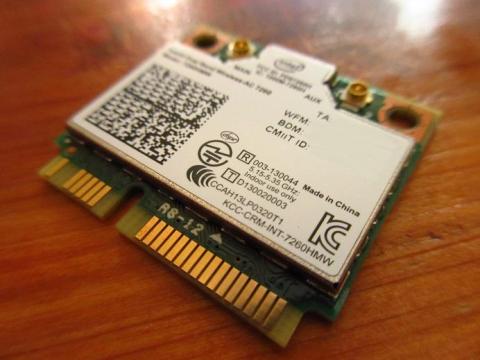 インターフェースは mini PCIe