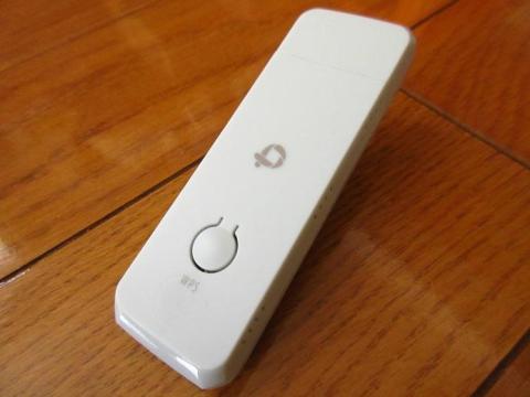 製品本体の USB はキャップでカバーされている