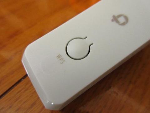 WPS 対応機器とワンタッチで接続がおこなうことができる WPS ボタンが搭載されている