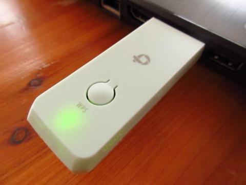 接続が完了して使用することができるようになると LED が点灯する