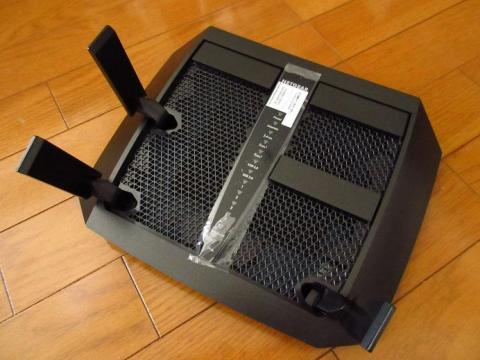 収納されているアンテナは垂直方向に立つ