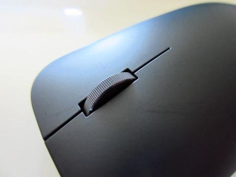 クリックボタンは本体と一体型になっている