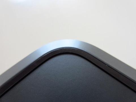 コーナーは丸みを帯びてマウスを滑らせるための加工が確認できる