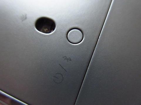 電源と Bluetooth のペアリングのボタンが確認できる