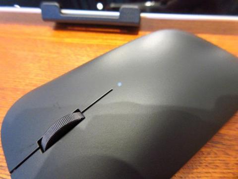 Windows タブレットと接続が完了するとインジケーターが消灯する