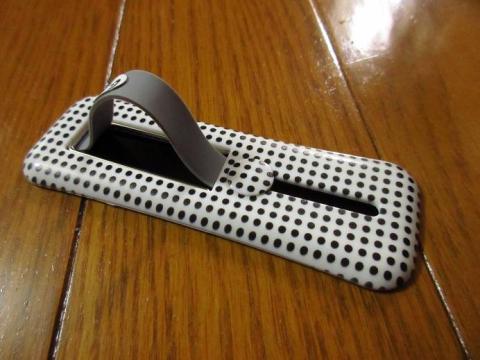 指を通してグリップとして使うことができる