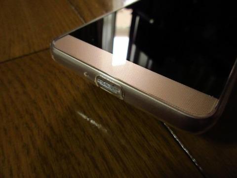 microUSB のカバが閉じているところ