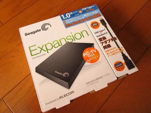 標準で USB Type-C の変換ケーブルが付属する