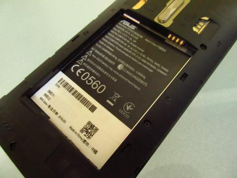 本体からバッテリーを取り外したところ