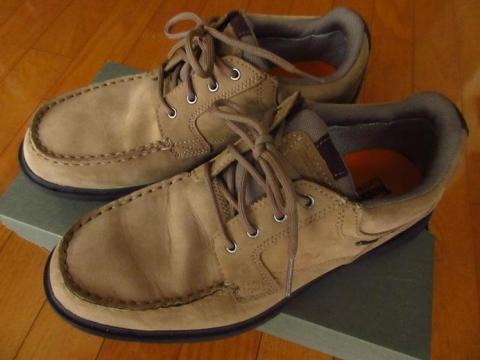 ウォーキングシューズを探してこれに決定