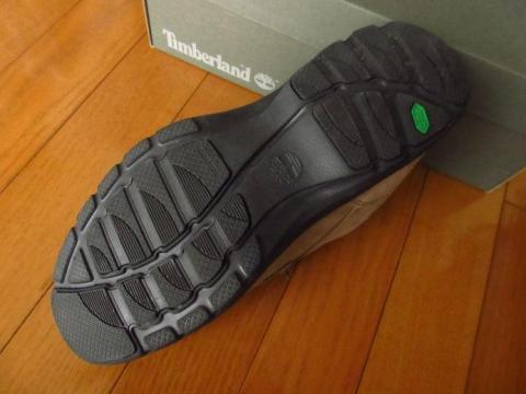 靴底はクッション性が高く長時間歩いても痛みが抑えられる