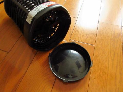 ショック死した虫はそこにある受け皿で受け取ることができる