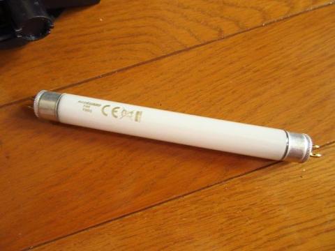 対応する捕虫器用蛍光ランプは 4W FL4BL