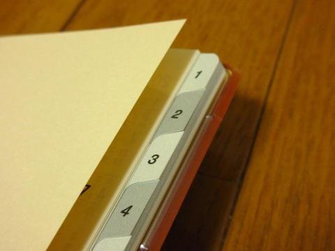 インデックスは付属のインデックス強化シールで補強することができる