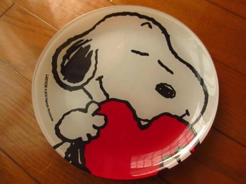 ふんわりタオルのデザインと同じくハートを持ったスヌーピーがデザインされている