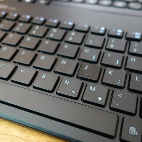 パンタグラフ式アイソレーションキーボード