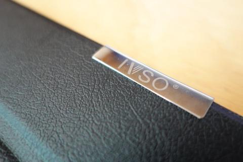 レーザー刻印されたIVSOロゴ