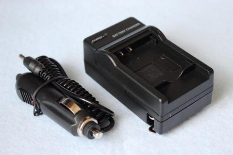 同梱品は、本体とシガーケーブル