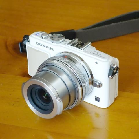 電源ONでレンズバリアが開く!