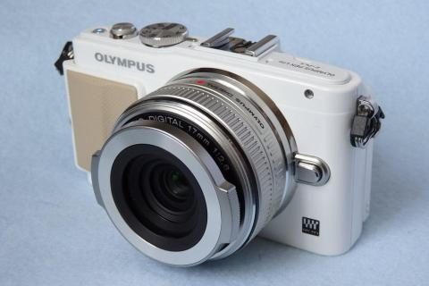 電源ONでレンズバリアが開く♪