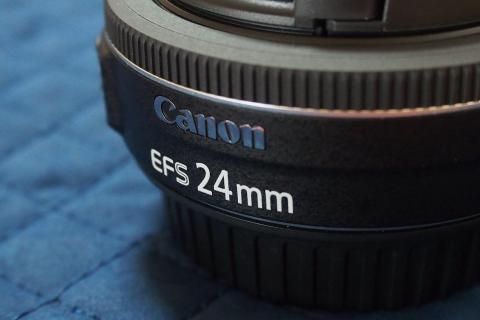 EF-Sマウントで、焦点距離24mm