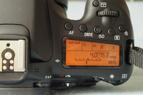 サブ液晶はバックライトも用意されている