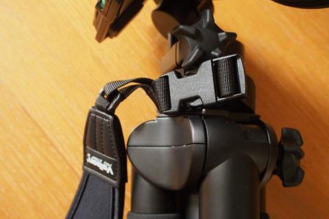 一方を雲台基部に・・・