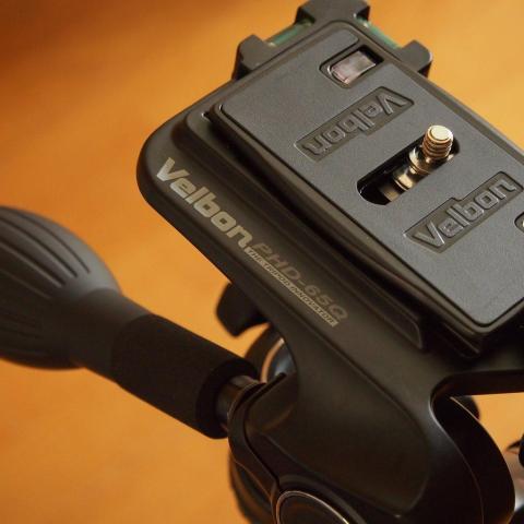 マグネシウム製3ウェイ雲台を装備