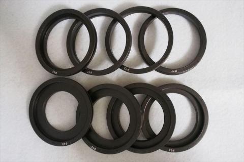 同梱のアダプタ