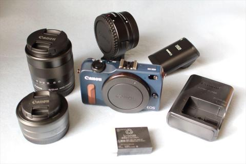 本体と標準ズーム、単焦点パンケーキ、マウントアダプター他