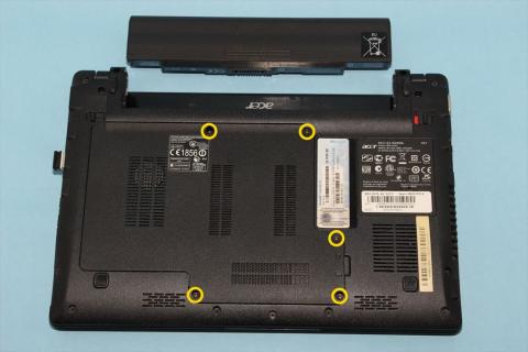 バッテリーを外し裏蓋を開ける