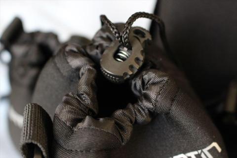 口のコードはやや細め